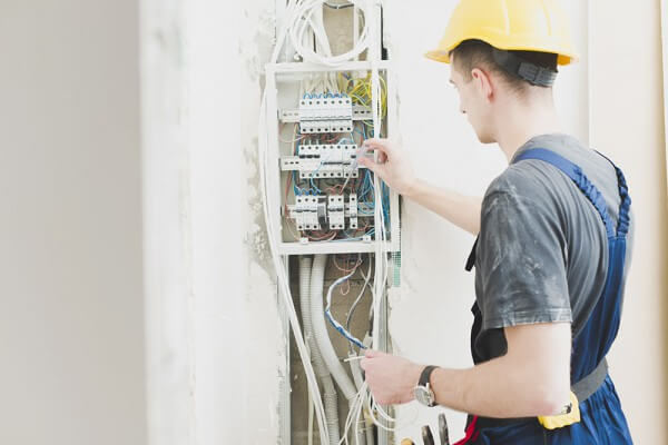 Maintenance électrique à OLLIOULES | MEICHEL ÉLECTRICITÉ